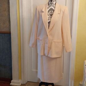 Vintage Alfred Dunner  pink 2 piece suit Jacket with skirt Size 10